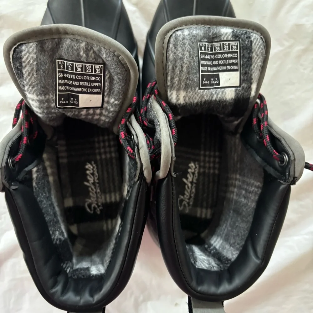 NWOT Skechers Arch Fit Pond Lil Puddles Boots Black Gray SZ 6 Y